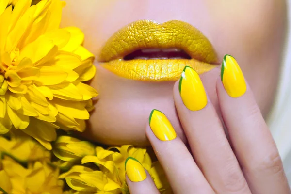 Yellow manicure and makeup . — Stock Photo, Image