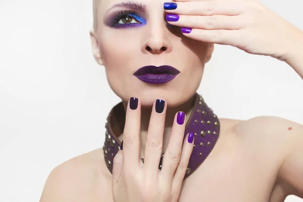 Azul roxo moda multicolorido manicure e maquiagem . — Fotografia de Stock