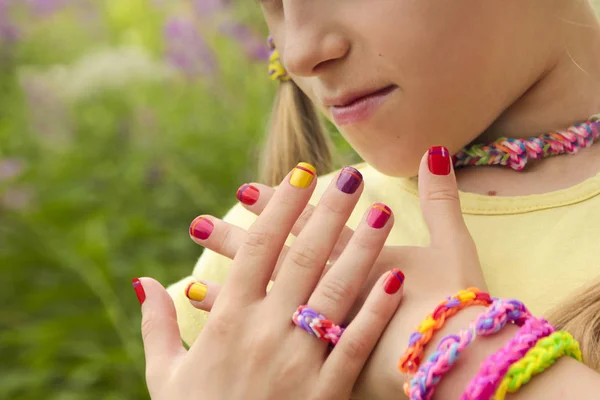 Manicure multicolore per bambini . — Foto Stock