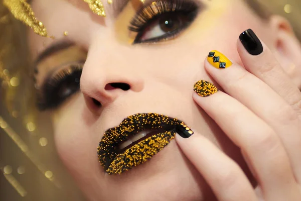 Festive yellow black manicure and makeup . — Stok Foto