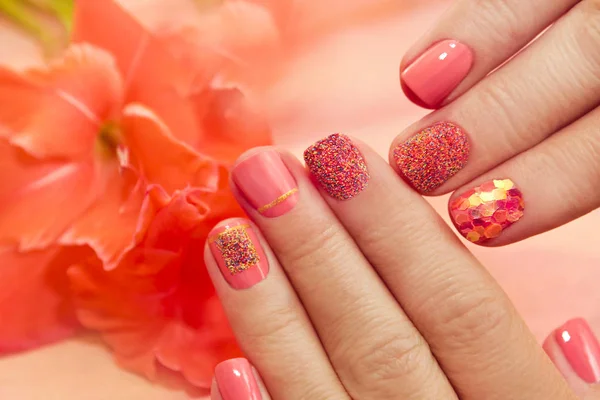 Oranje perzik manicure. — Stockfoto