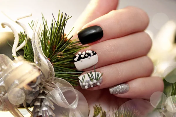 Christmas black and white manicure — Stock Photo, Image
