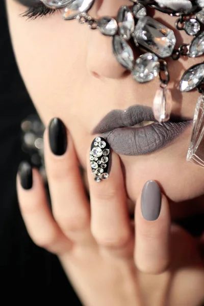 Negro Gris Glam Mate Maquillaje Manicura Con Diamantes Imitación Decoración —  Fotos de Stock