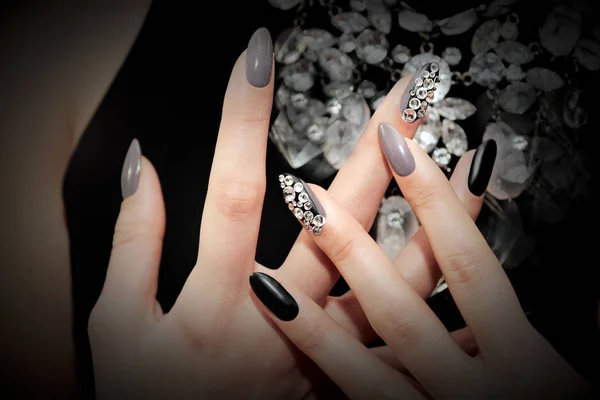 Preto Cinza Glam Matte Maquiagem Manicure Com Strass Decoração Rosto — Fotografia de Stock