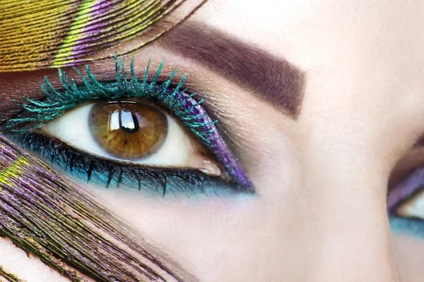 Bunte Helle Make Auf Braunen Augen Close Farbe Türkis Mascara — Stockfoto