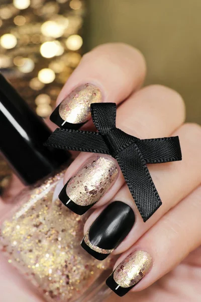 Zwart Goud French Manicure Met Nail Polish Girosaldi Closeup — Stockfoto