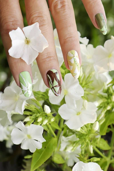 Manicura Color Con Esmaltes Uñas Pastel Perlas Forma Ovalada Larga — Foto de Stock