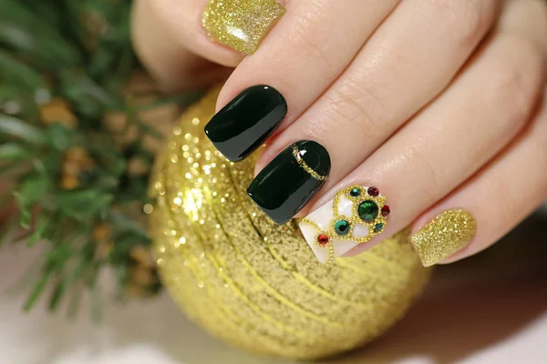 New Year Fashionable Beautiful Festive Manicure Short Square Nails Green — ストック写真