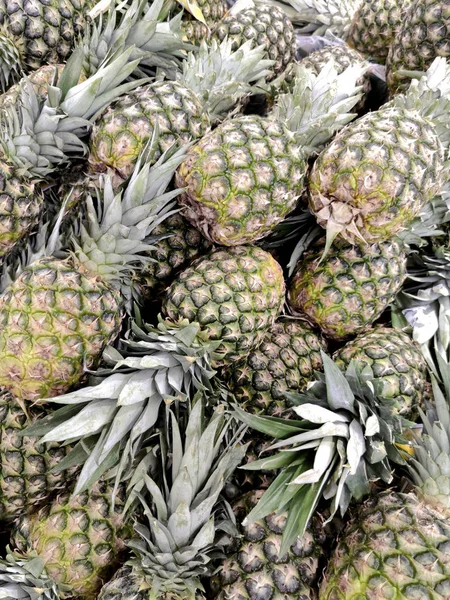 Prodej Exotických Jedlých Užitečných Potravin Ananas Velkém Množství Supermarketu — Stock fotografie