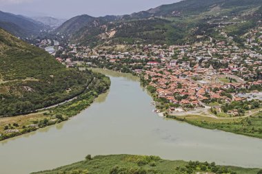 Ismarlayarak yükseklikten ilk başkenti yapılarıyla ve Georgia Mtsheta için.