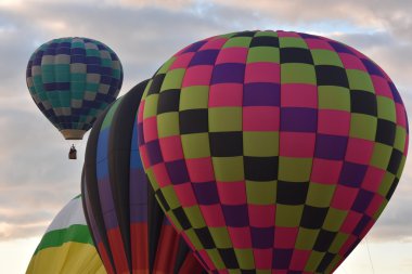 Şafakta 2016 Adirondack sıcak hava balon Festivali açılışında balon
