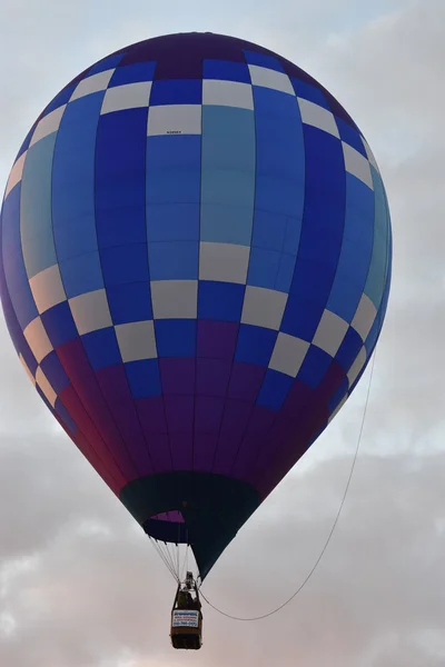 Ballonstart im Morgengrauen beim adirondack Heißluftballonfestival 2016 — Stockfoto