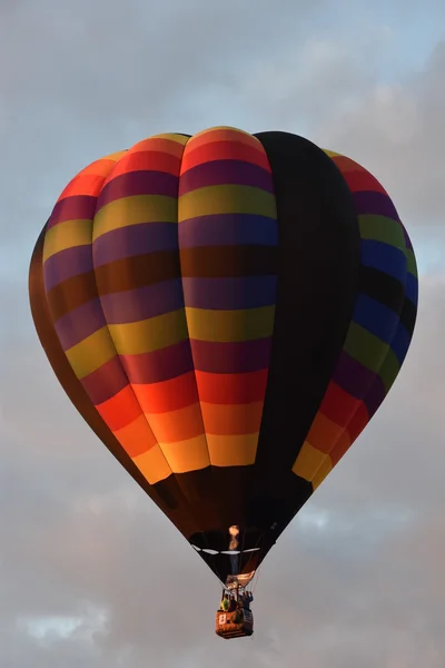 Balonu premiery o świcie w 2016 Adirondack Hot Air Balloon Festival — Zdjęcie stockowe