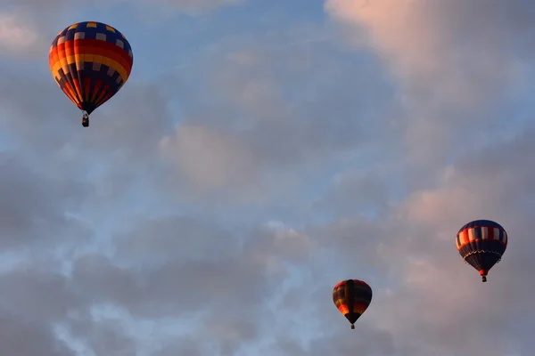 Ballon lancering bij dageraad op de 2016 Adirondack Hot Air Balloon Festival — Stockfoto