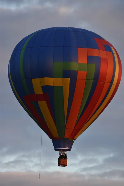 Balonu premiery o świcie w 2016 Adirondack Hot Air Balloon Festival — Zdjęcie stockowe