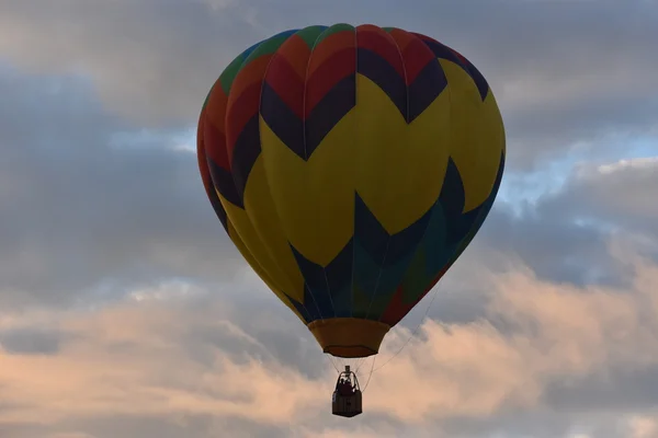 Balonu premiery o świcie w 2016 Adirondack Hot Air Balloon Festival — Zdjęcie stockowe