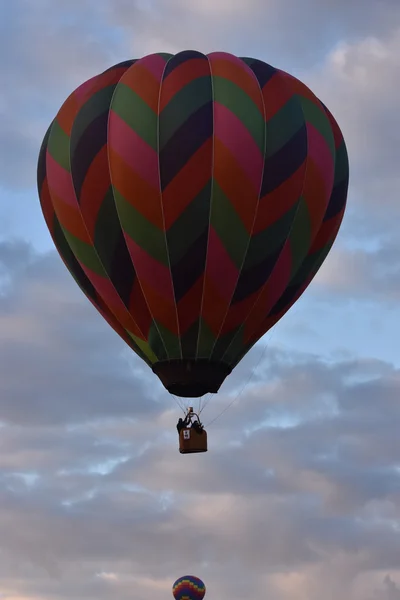 Lançamento do balão ao amanhecer no Festival de Balão de Ar Quente Adirondack 2016 — Fotografia de Stock