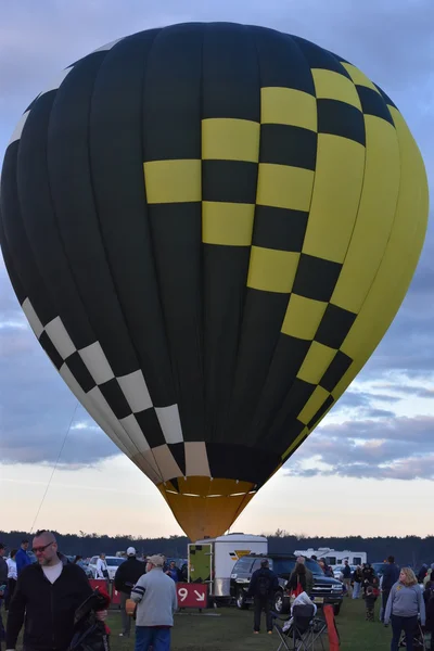 Balloon launch at dawn at the 2016 Adirondack Hot Air Balloon Festival — Stock Photo, Image