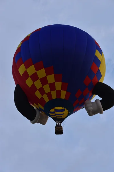 Ballongsläppet i gryningen på festivalen 2016 Adirondack varmluft ballong — Stockfoto