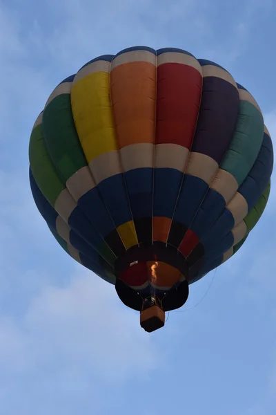 Balonu premiery o świcie w 2016 Adirondack Hot Air Balloon Festival — Zdjęcie stockowe