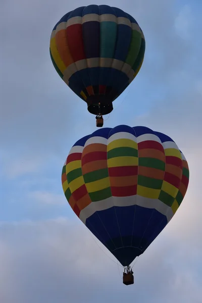 Şafakta 2016 Adirondack sıcak hava balon Festivali açılışında balon — Stok fotoğraf