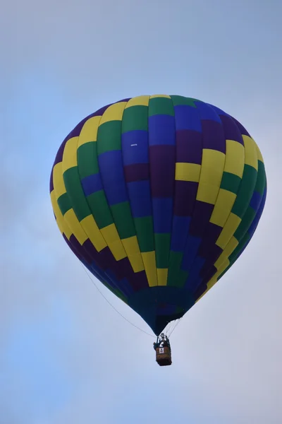 Balonu premiery o świcie w 2016 Adirondack Hot Air Balloon Festival — Zdjęcie stockowe