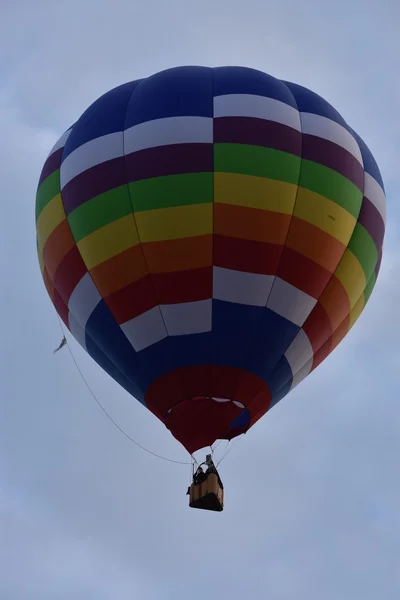 Lançamento do balão ao amanhecer no Festival de Balão de Ar Quente Adirondack 2016 — Fotografia de Stock