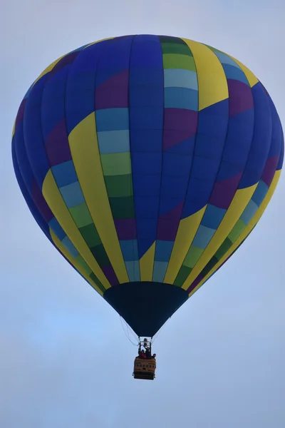 Ballongsläppet i gryningen på festivalen 2016 Adirondack varmluft ballong — Stockfoto