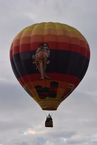 Ballon lancering bij dageraad op de 2016 Adirondack Hot Air Balloon Festival — Stockfoto