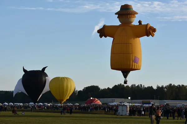 Lanzamiento de globos al amanecer en el Adirondack Hot Air Balloon Festival 2016 —  Fotos de Stock