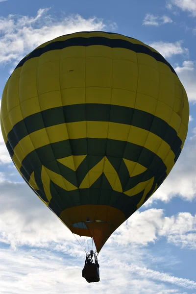 Lançamento do balão ao amanhecer no Festival de Balão de Ar Quente Adirondack 2016 — Fotografia de Stock