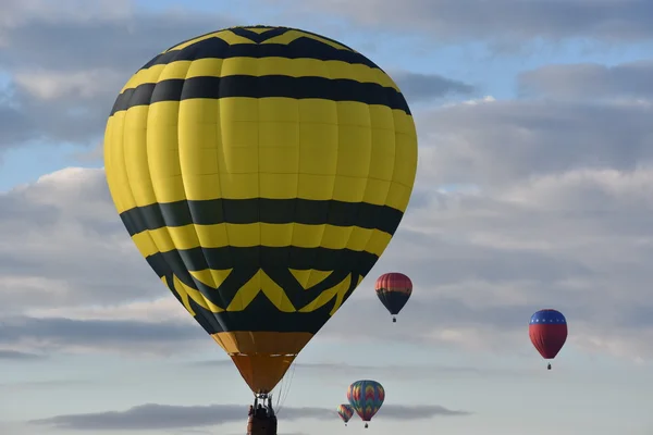 Lancio della mongolfiera all'alba all'Adirondack Hot Air Balloon Festival 2016 — Foto Stock