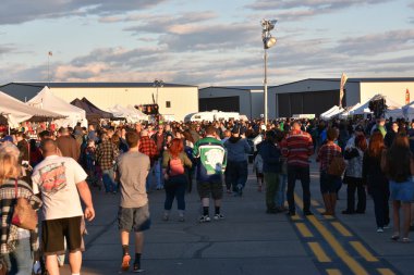 Şafakta 2016 Adirondack sıcak hava balon Festivali açılışında balon