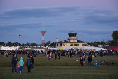 Şafakta 2016 Adirondack sıcak hava balon Festivali açılışında balon