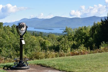 Lake George, New York'ta umudu dağ