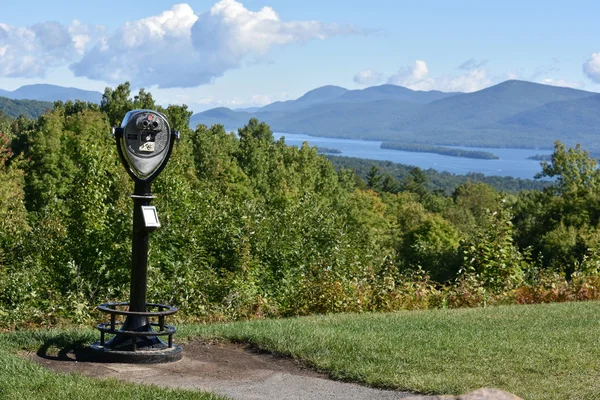 Lake George, New York'ta umudu dağ manzarası