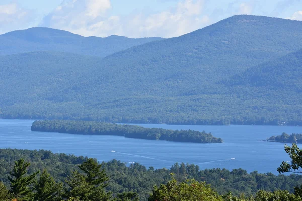 Lake George, z vyhlídky na hory, v New Yorku — Stock fotografie