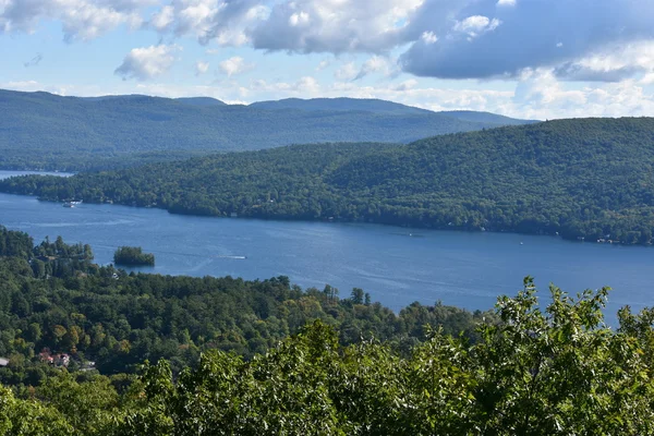 Lake George, z vyhlídky na hory, v New Yorku — Stock fotografie