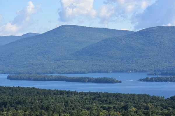 Lake George, z vyhlídky na hory, v New Yorku — Stock fotografie