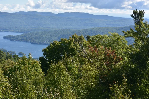 Lake George, z vyhlídky na hory, v New Yorku — Stock fotografie