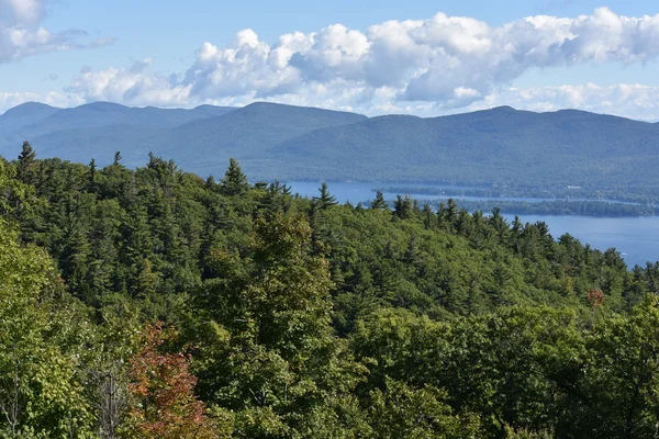 Widok na Lake George, z góry perspektywa, w Nowym Jorku — Zdjęcie stockowe