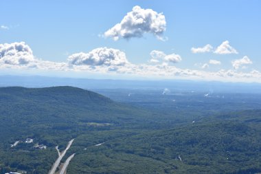 Lake George, New York'ta umudu dağ manzarası