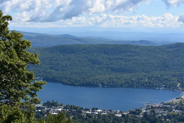 Lake George, z vyhlídky na hory, v New Yorku — Stock fotografie