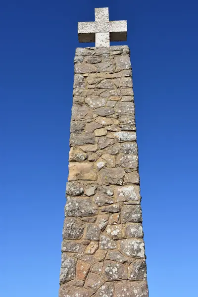 Monumento que declara Cabo da Roca como la extensión más occidental de Europa continental, visto en Roca Cape cerca de Sintra, Portugal —  Fotos de Stock