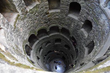Sintra, Portekiz'de Quinta da Regaleira de başlangıcında