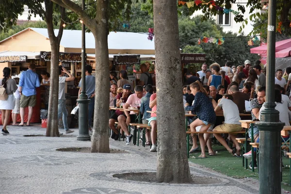 Lisboa Portugal Ago Turistas Habitantes Locais Que Apreciam Verão Lisboa — Fotografia de Stock