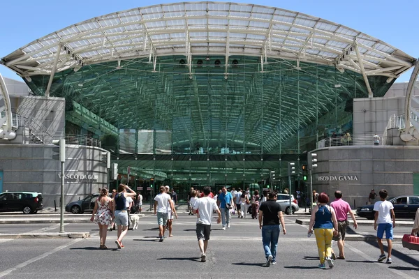 Centro comercial Vasco da Gama en Lisboa, Portugal — Foto de Stock