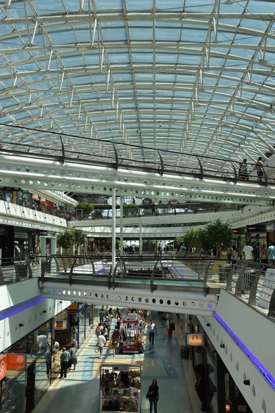 Торговый центр Vasco da Gama в Лиссабоне, Португалия — стоковое фото