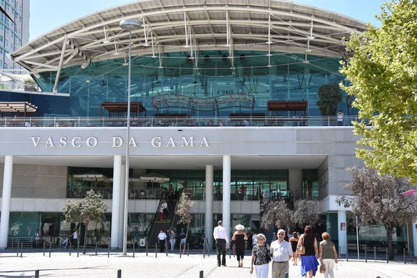 Centro comercial Vasco da Gama en Lisboa, Portugal — Foto de Stock