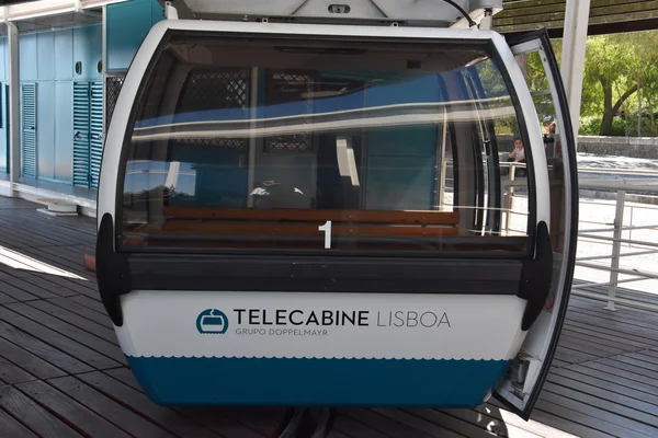 Telecabine Lisboa på Parque das Nacoes (Park of Nations) i Lissabon, Portugal — Stockfoto